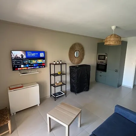 La Marine Hyères, Sea-view Duplex Appartement *
